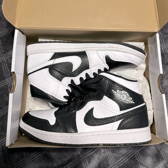 Jordan Shoes - Air Jordan 1 Mid SE Split Black White